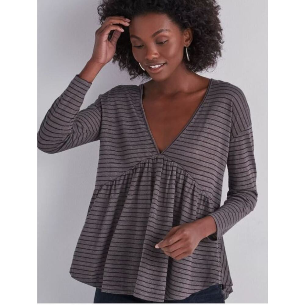Lucky Brand White and Gold Top Stripe Swing Linen V-Neck - Size L
